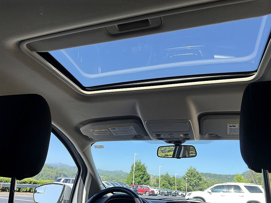 Used 2019 Silver Metallic Ford SE image 18