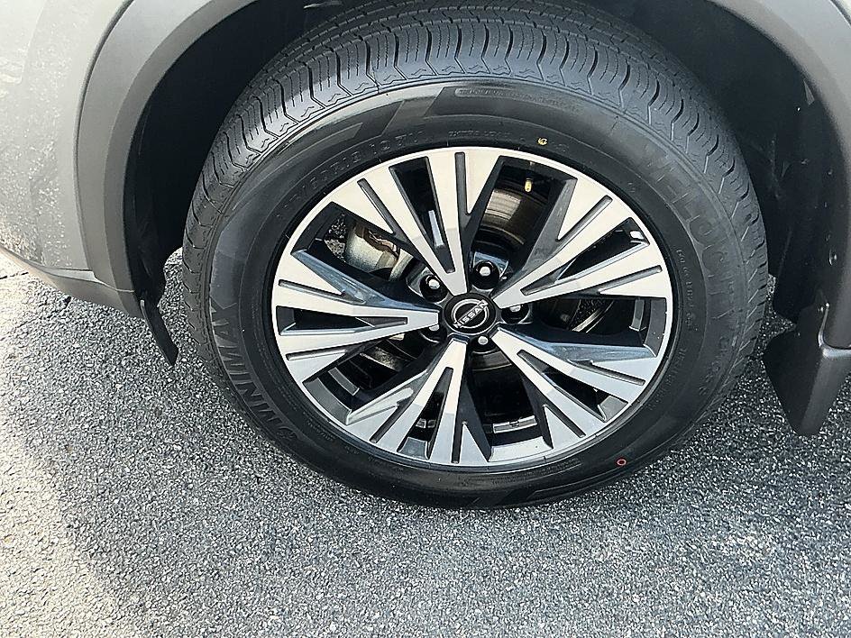 Certified Used 2023 Gun Metallic Nissan SV image 7