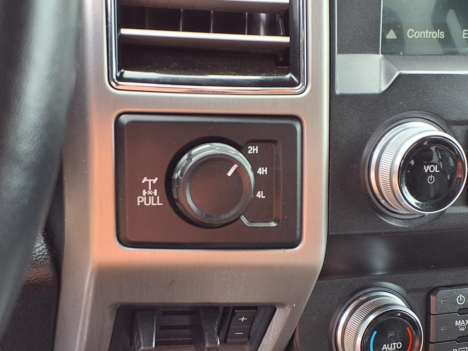Used 2019  FORD  image 6