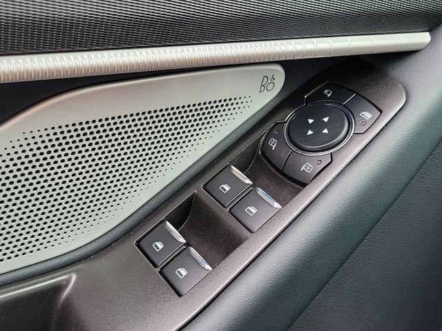New 2026 Carbonized Gray Metallic Ford Tremor® image 13