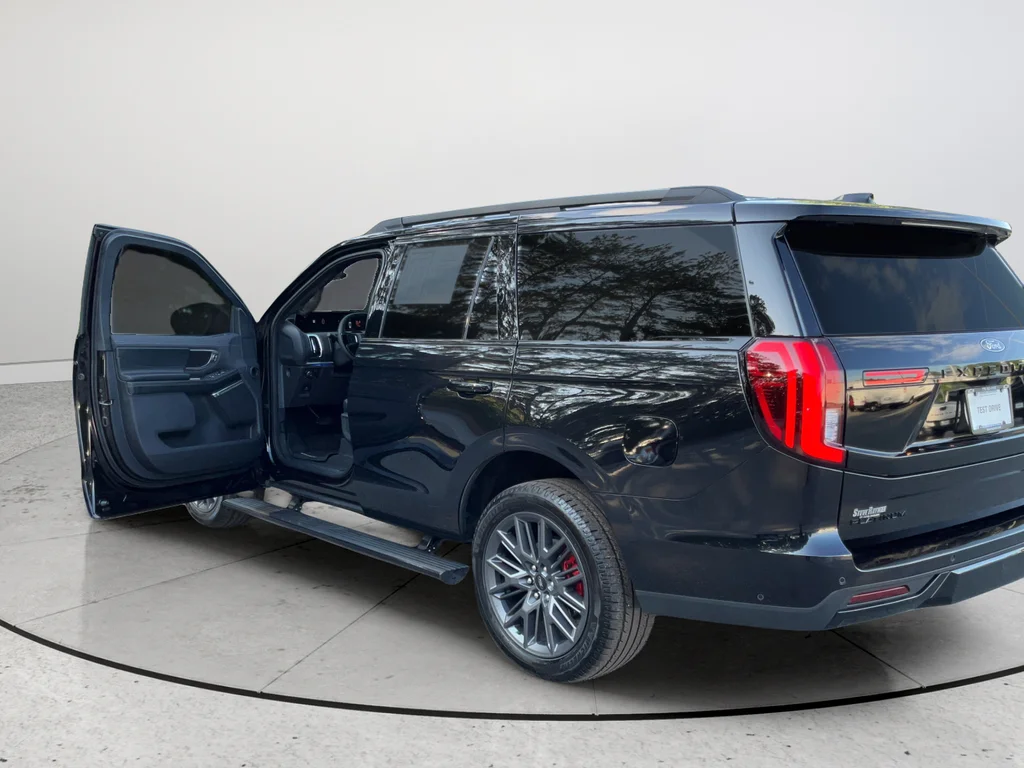 Used 2025 Black Ford Platinum image 39