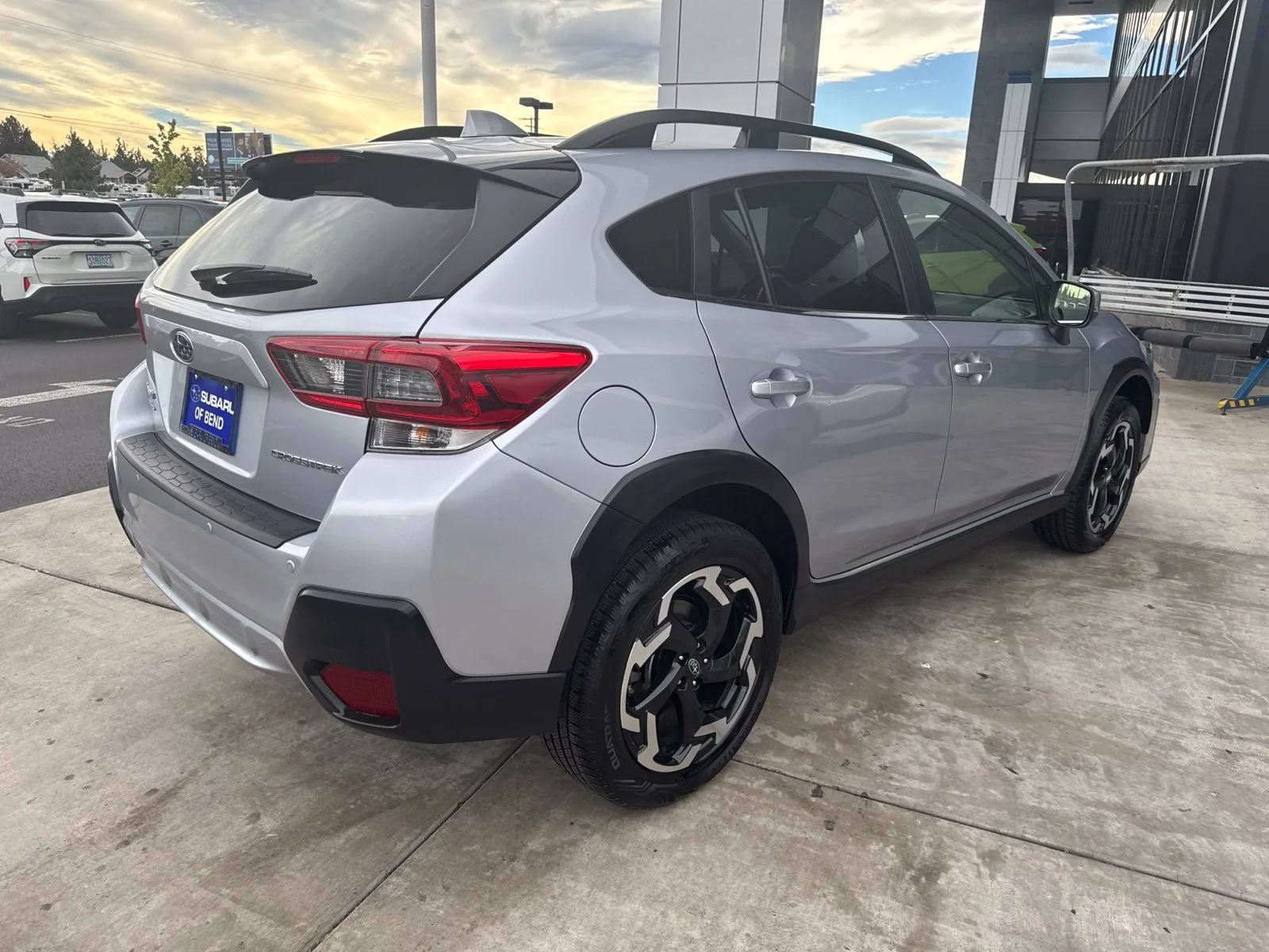Used 2023 Ice Silver Metallic Subaru Limited image 5