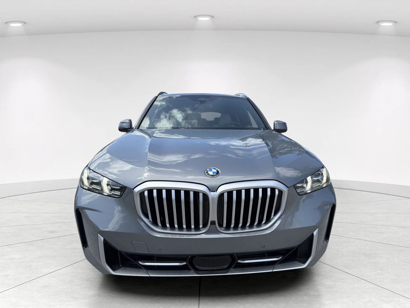 New 2026 Skyscraper Grey Metallic BMW xDrive40i image 2
