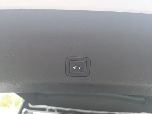 Used 2021 White Frost Tri-Coat GMC Denali image 41