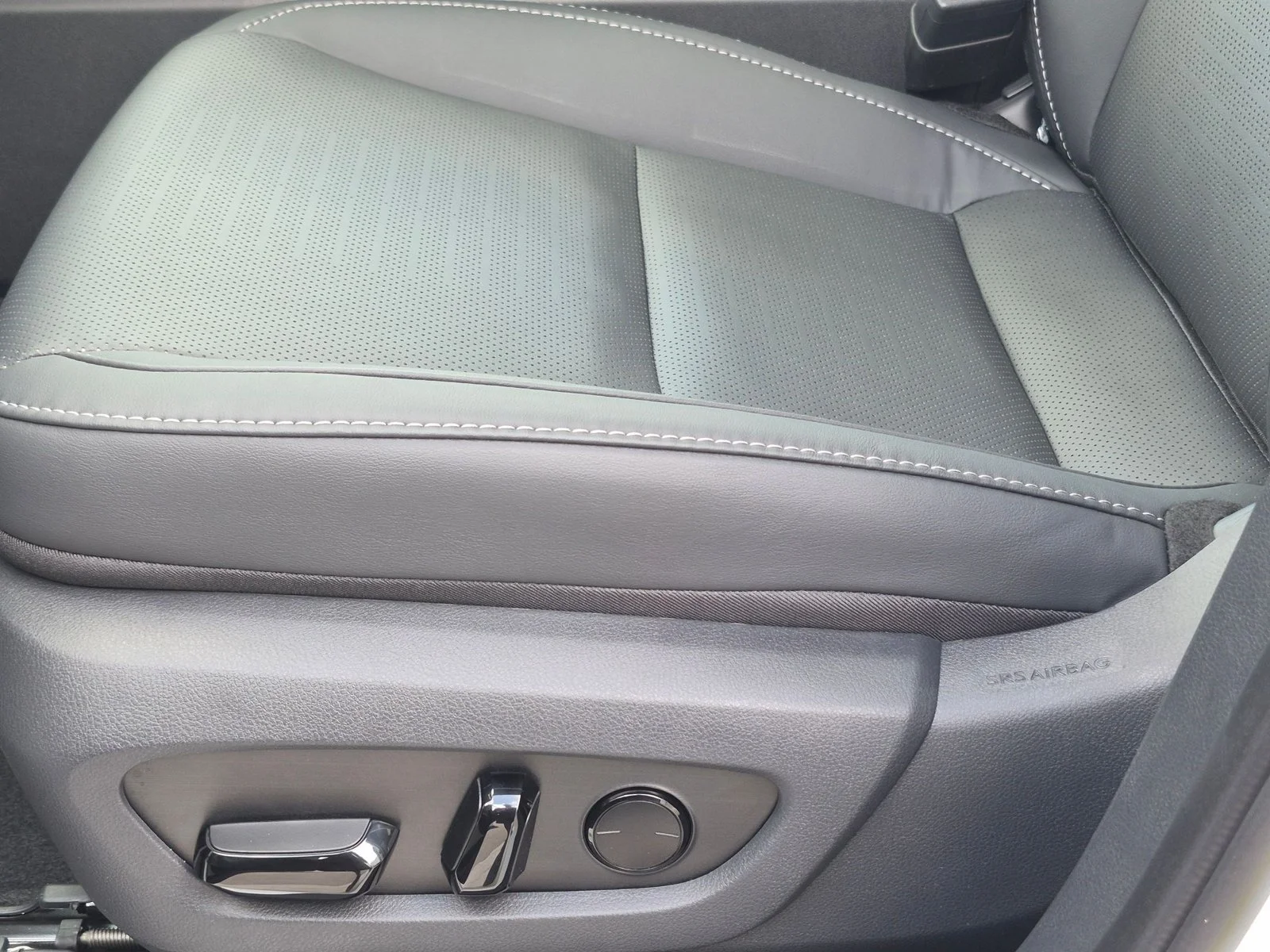 New 2026 Wind Chill Pearl Lexus  350 PREMIUM AWD image 4