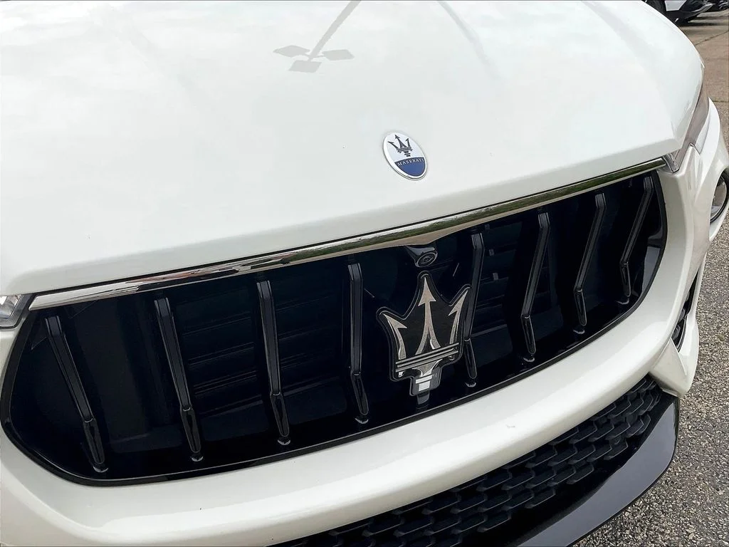 Used 2024 Bianco Maserati Modena image 31