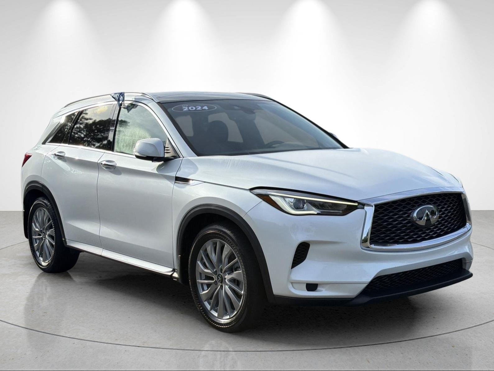 Used 2024 Radiant White INFINITI LUXE image 7