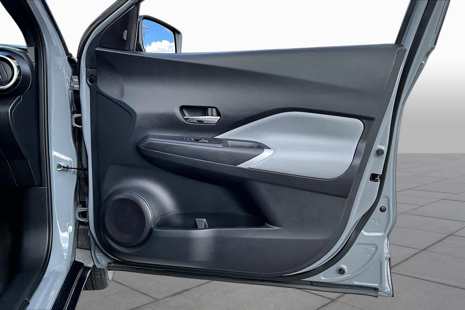 Used 2023 Boulder Gray Pearl Nissan SR image 23