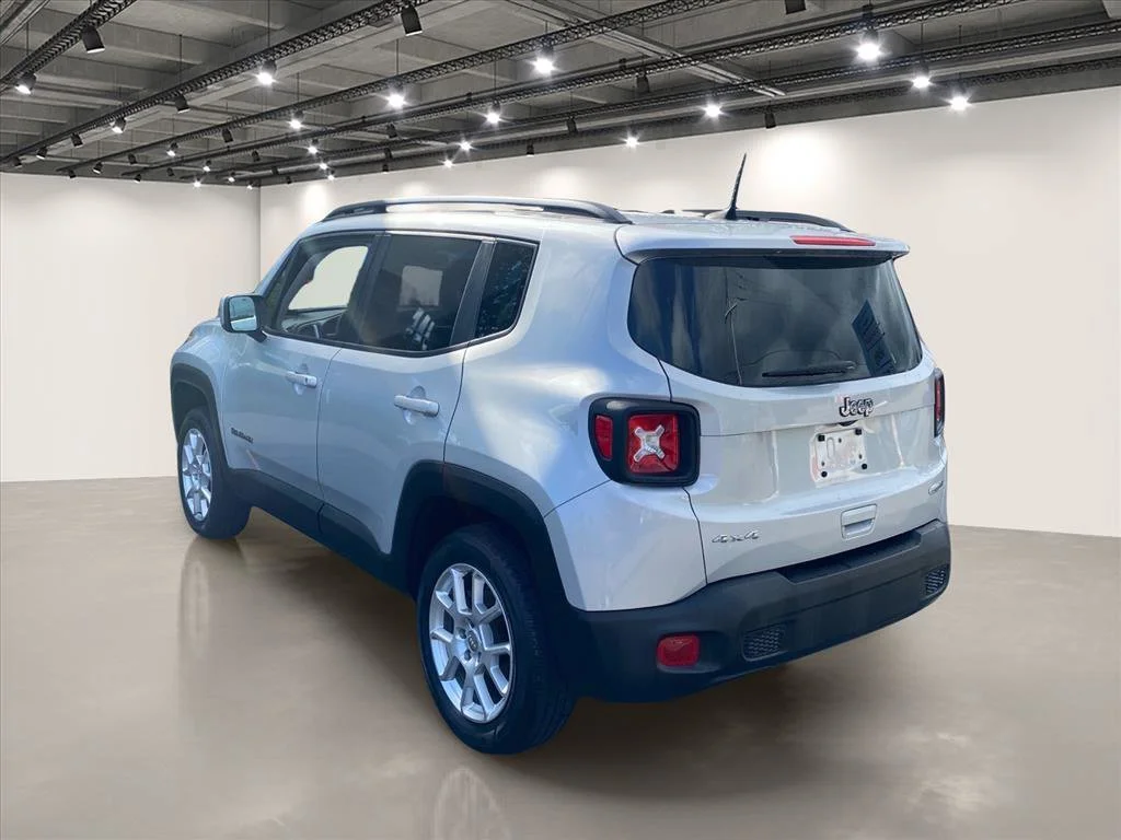 Used 2020 Glacier Metallic Clearcoat Jeep Latitude image 5