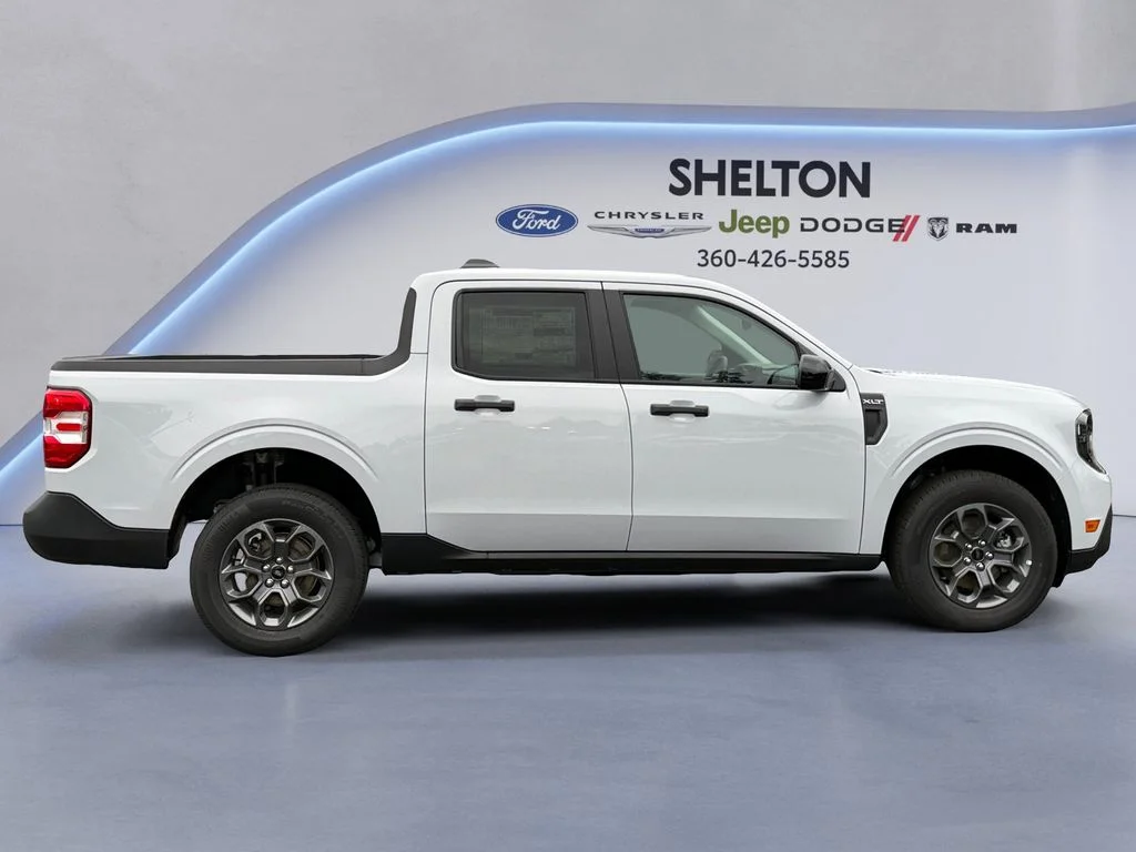 New 2025 Space White Metallic Ford XLT image 6