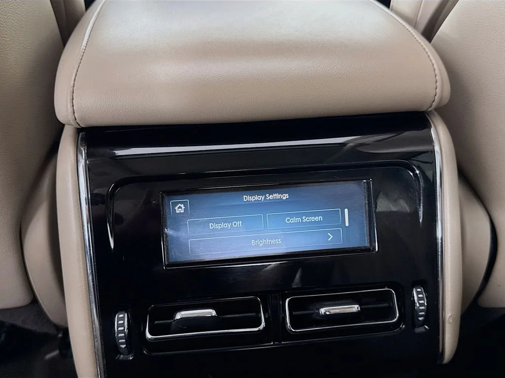 Used 2020 White Metallic Lincoln Grand Touring image 33