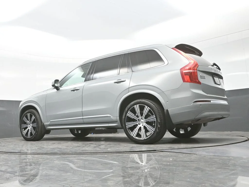Certified Used 2024 Vapour Grey Volvo Plus image 31