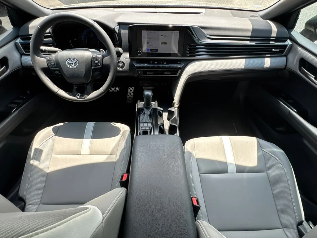 Used 2025  Toyota SE image 22