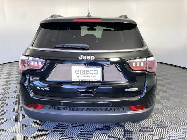 Used 2018 Black Jeep Latitude image 7