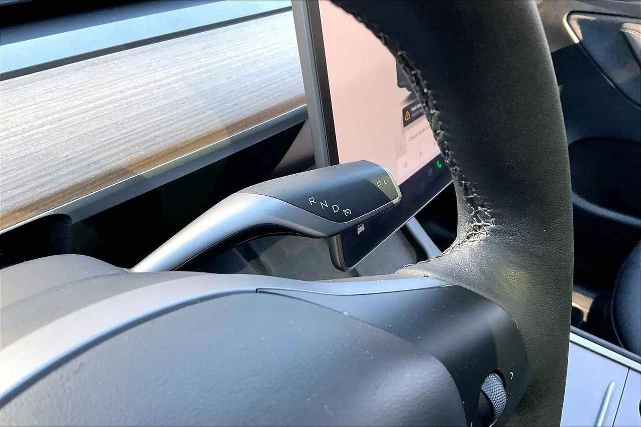 Used 2023  Tesla Long Range image 33
