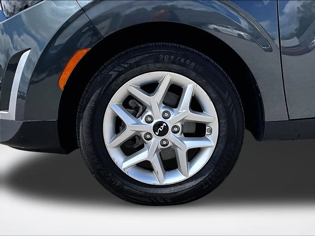 2025 Kia Soul LX - Photo 10
