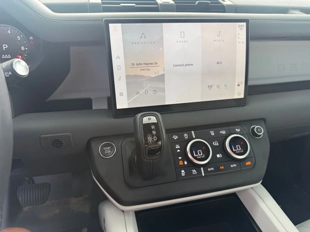 Used 2025 Green Land Rover X-Dynamic SE image 10