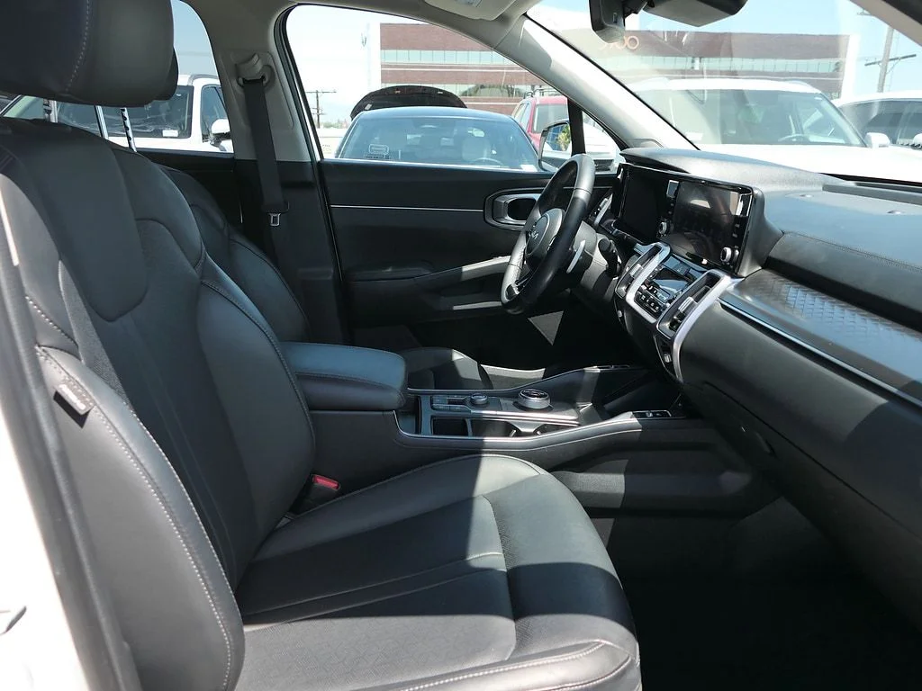 Used 2023 White Kia EX image 28