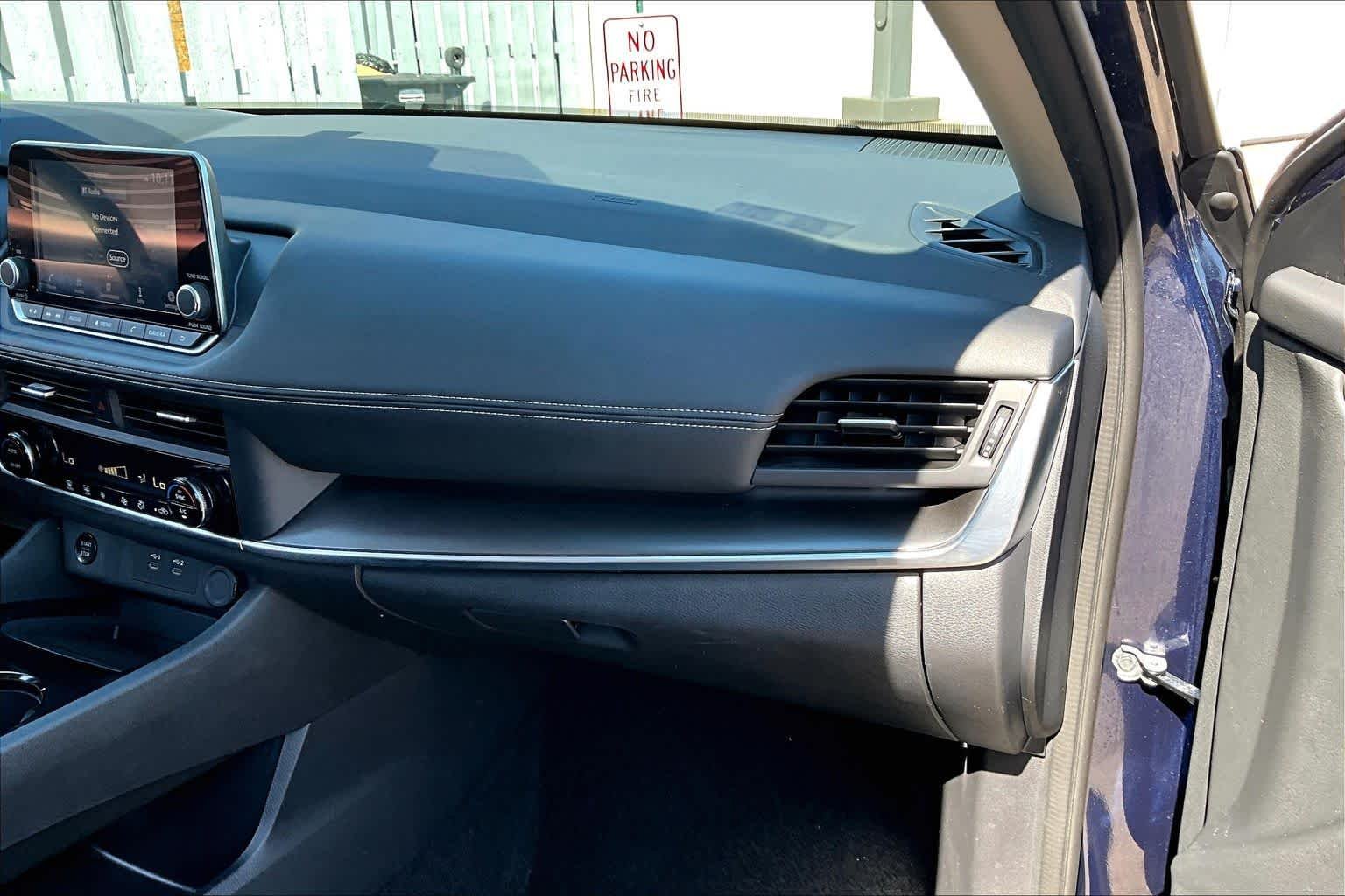 Used 2025 Deep Ocean Blue Pearl Nissan SV image 17