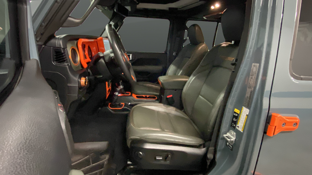 Certified Used 2025 Anvil Clearcoat Jeep Mojave image 9