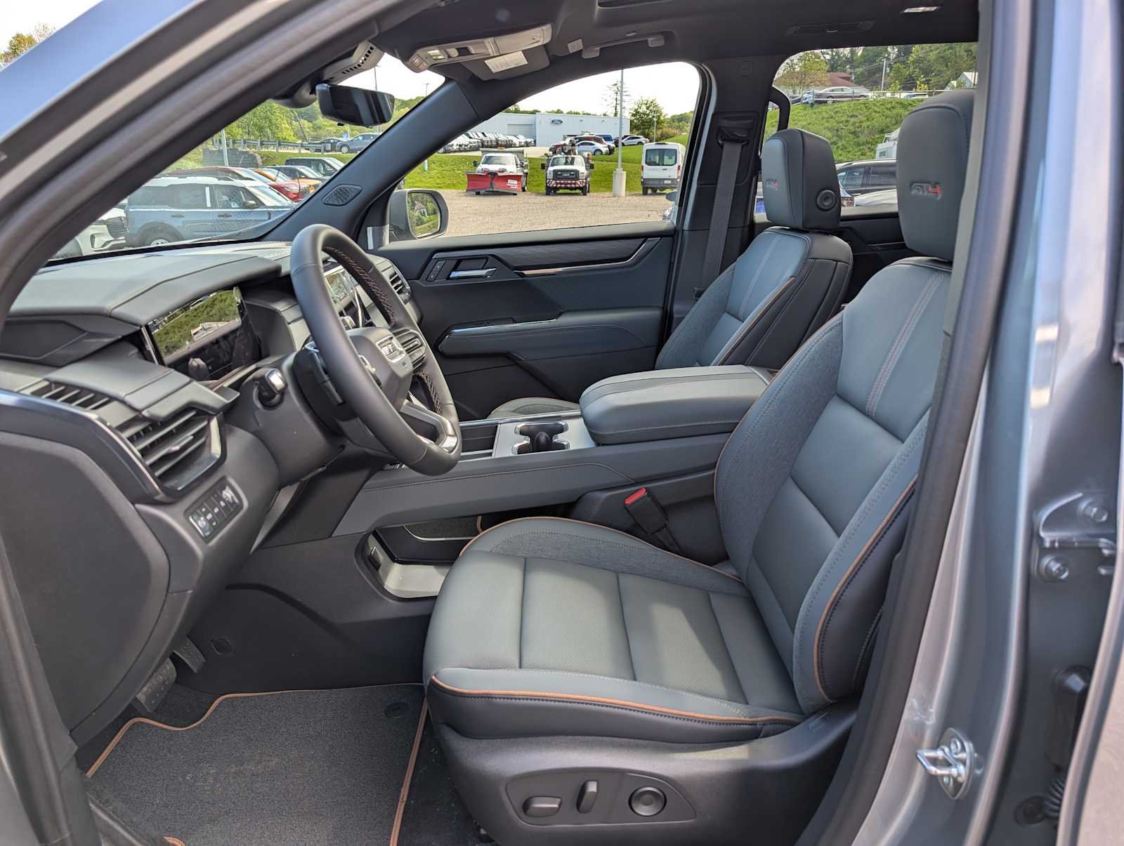 2026 GMC Acadia AT4 - Photo 4