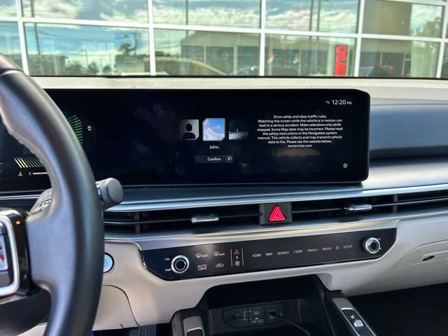 Used 2025 White Kia S image 18