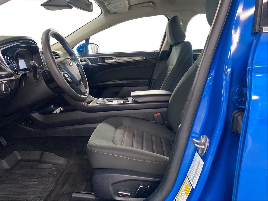 Used 2020 Blue Ford SE image 7