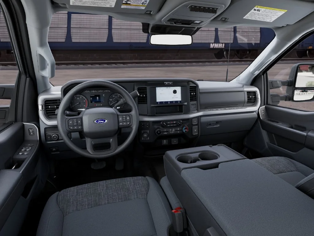New 2027 Oxford White Ford XLT image 9