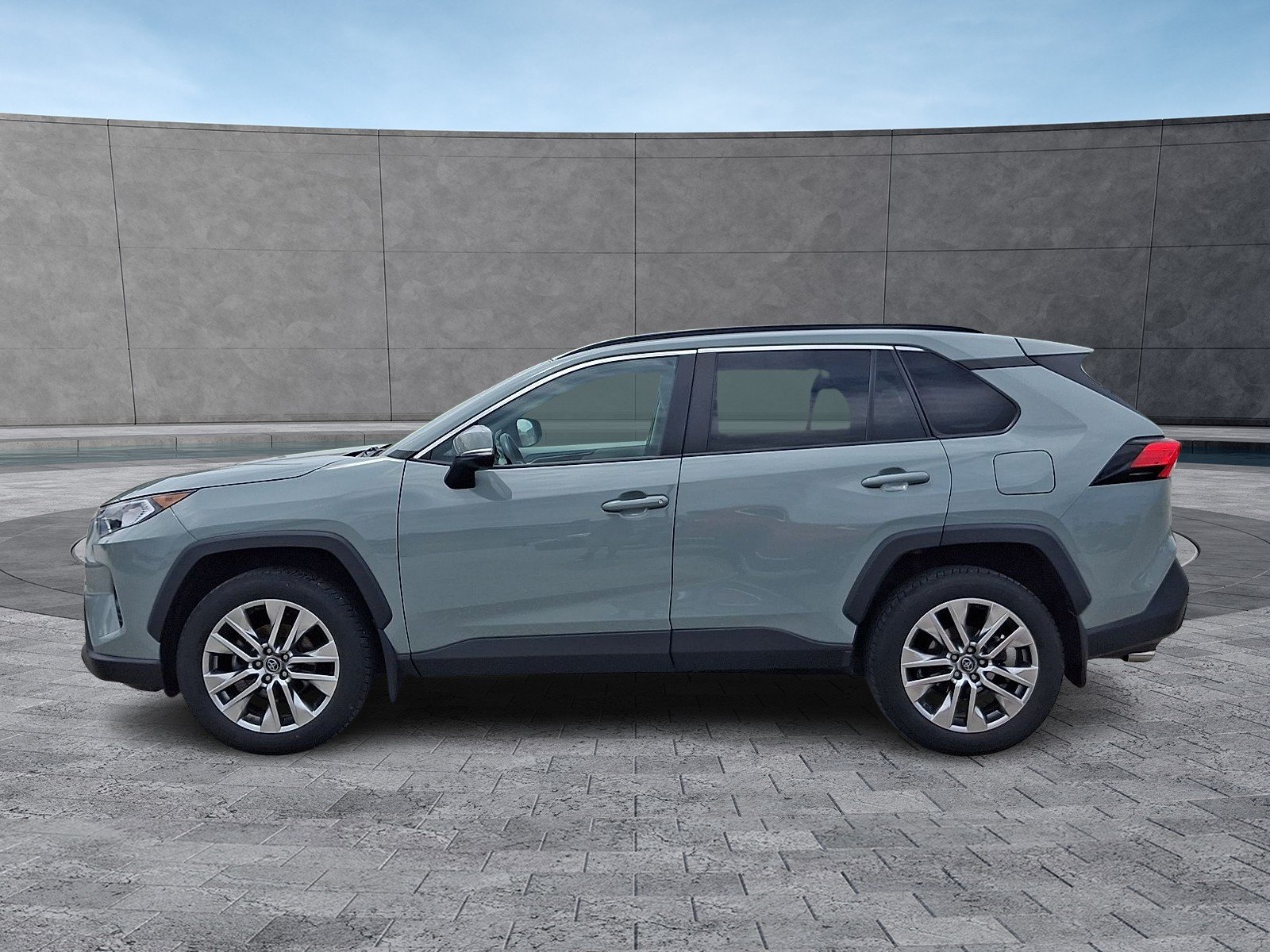 2019 Toyota RAV4 XLE Premium - Photo 7