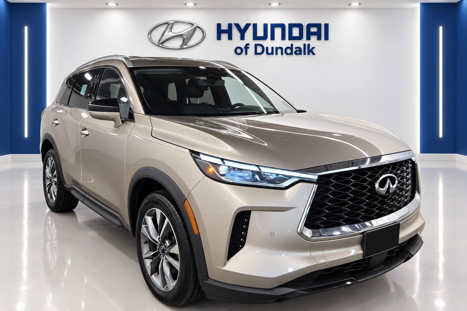 Used 2024 Beige INFINITI LUXE image 1