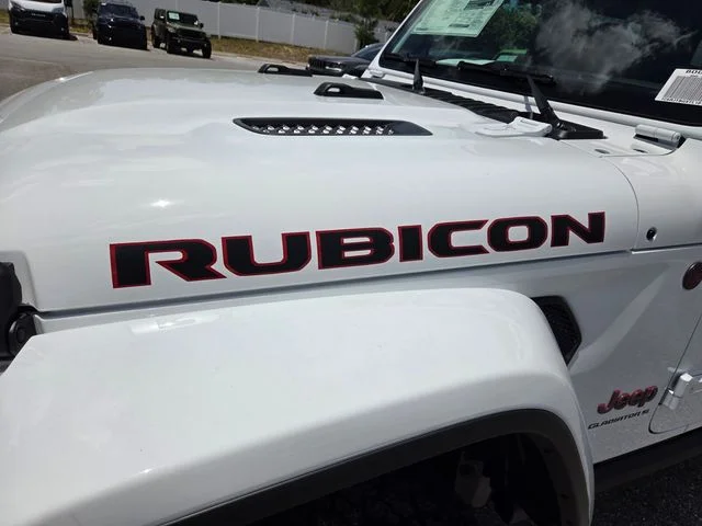 New 2026 Bright White Clear-Coat Exterior Paint Jeep Rubicon image 3
