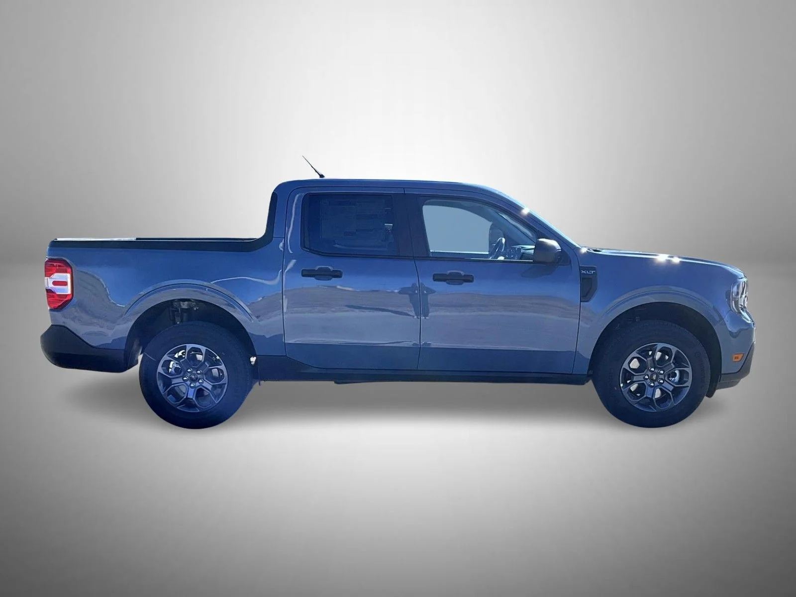 New 2026 Azure Gray Metallic Tri-Coat Ford XLT image 4