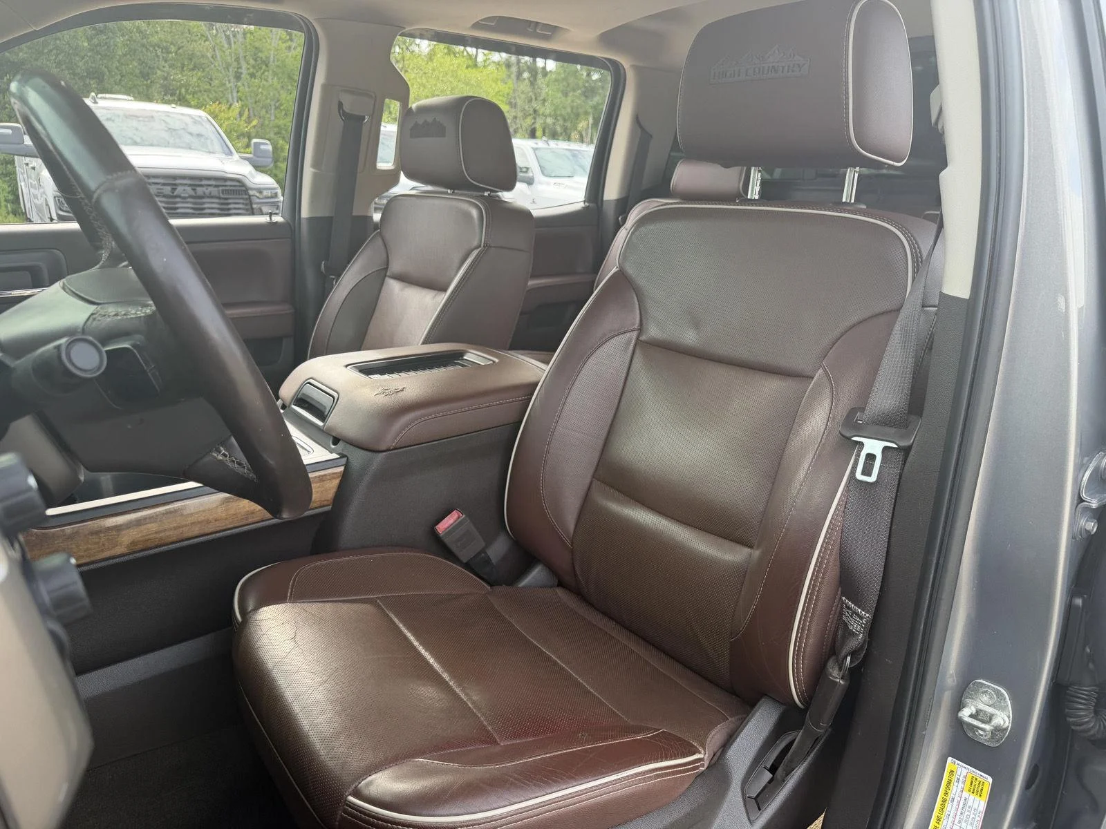 Used 2017 Pepperdust Metallic Chevrolet High Country image 13