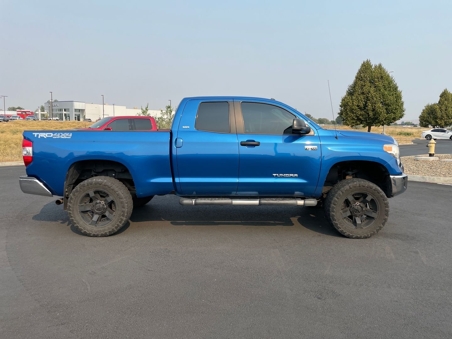 Used 2016 Blue Toyota SR5 image 2