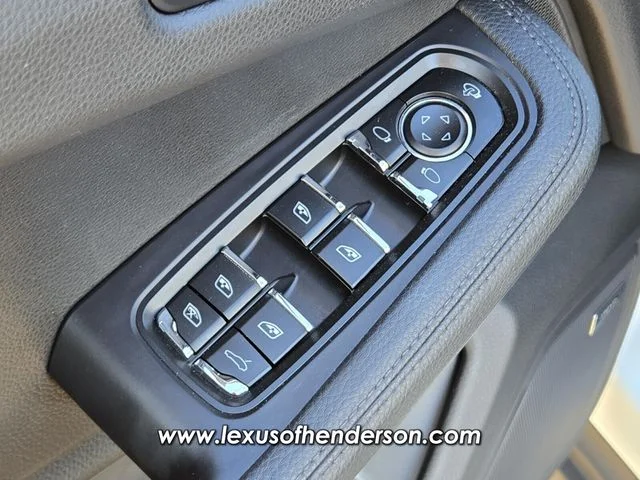 Used 2023  Porsche Base image 21
