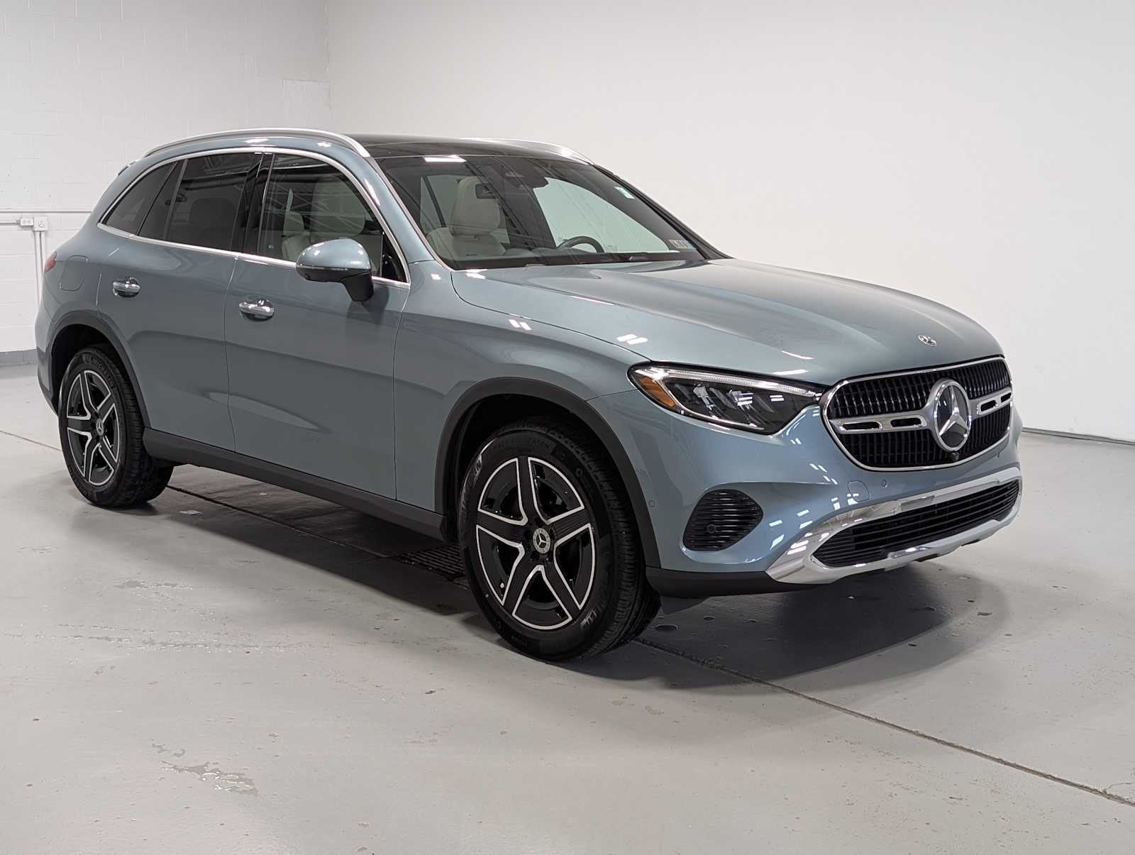 Used 2026 Verde Silver Metallic Mercedes-Benz GLC 300 image 6