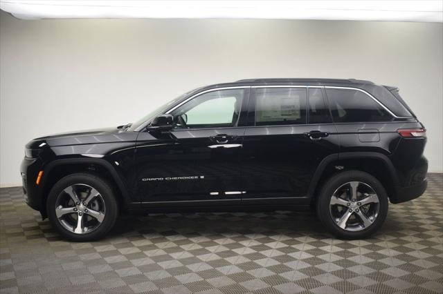 New 2026 Diamond Black Crystal Pearlcoat Jeep Limited image 12