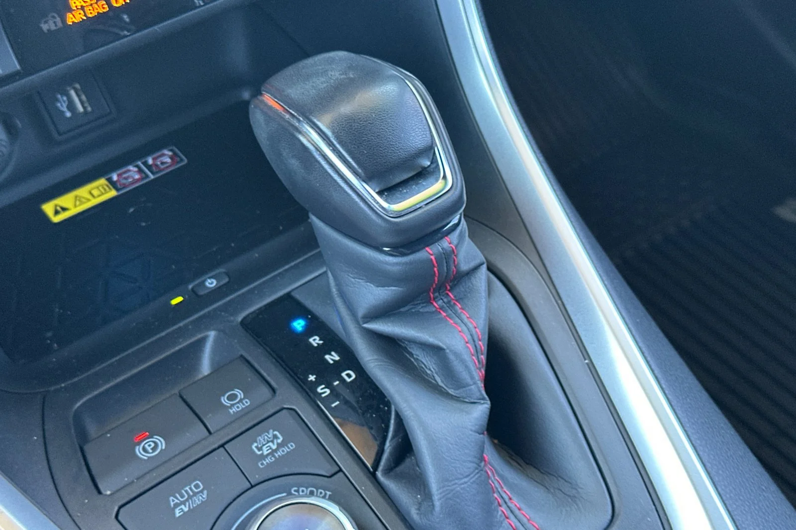 2024 Toyota RAV4 XSE - Photo 27