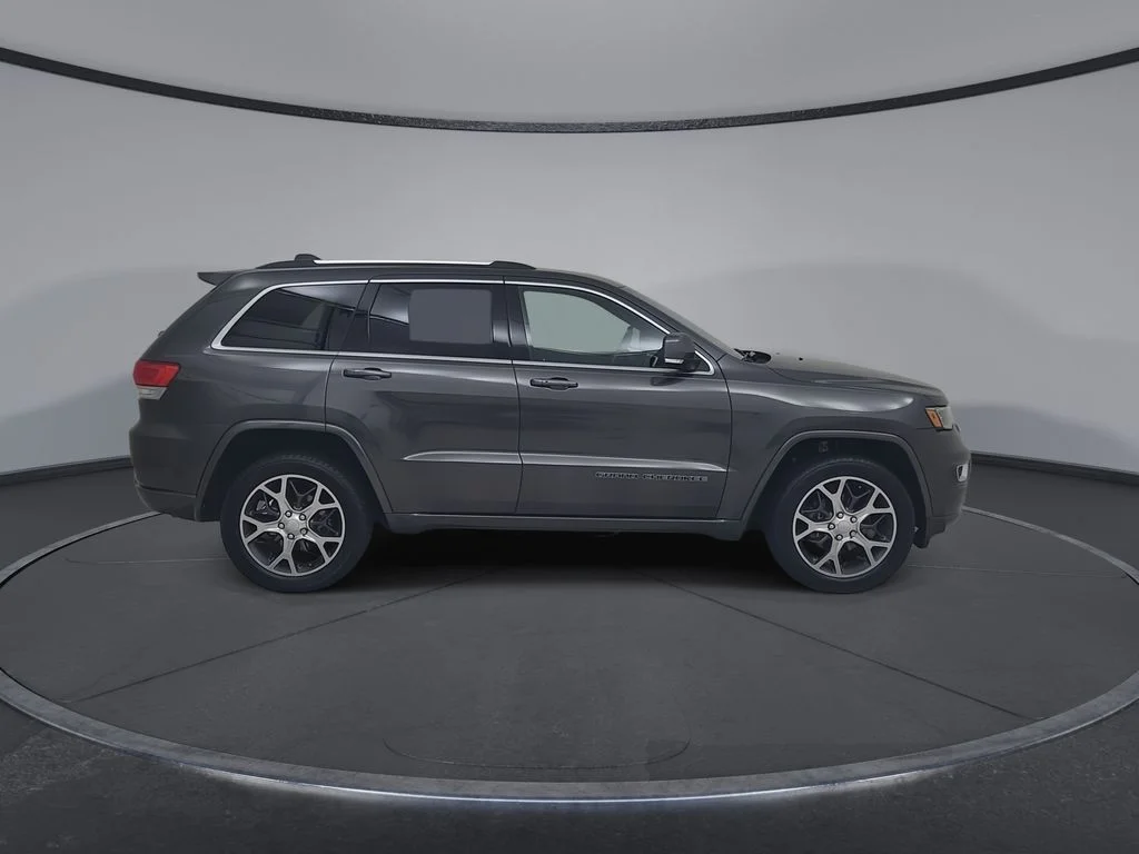 Certified Used 2018 Gray Jeep Limited image 19