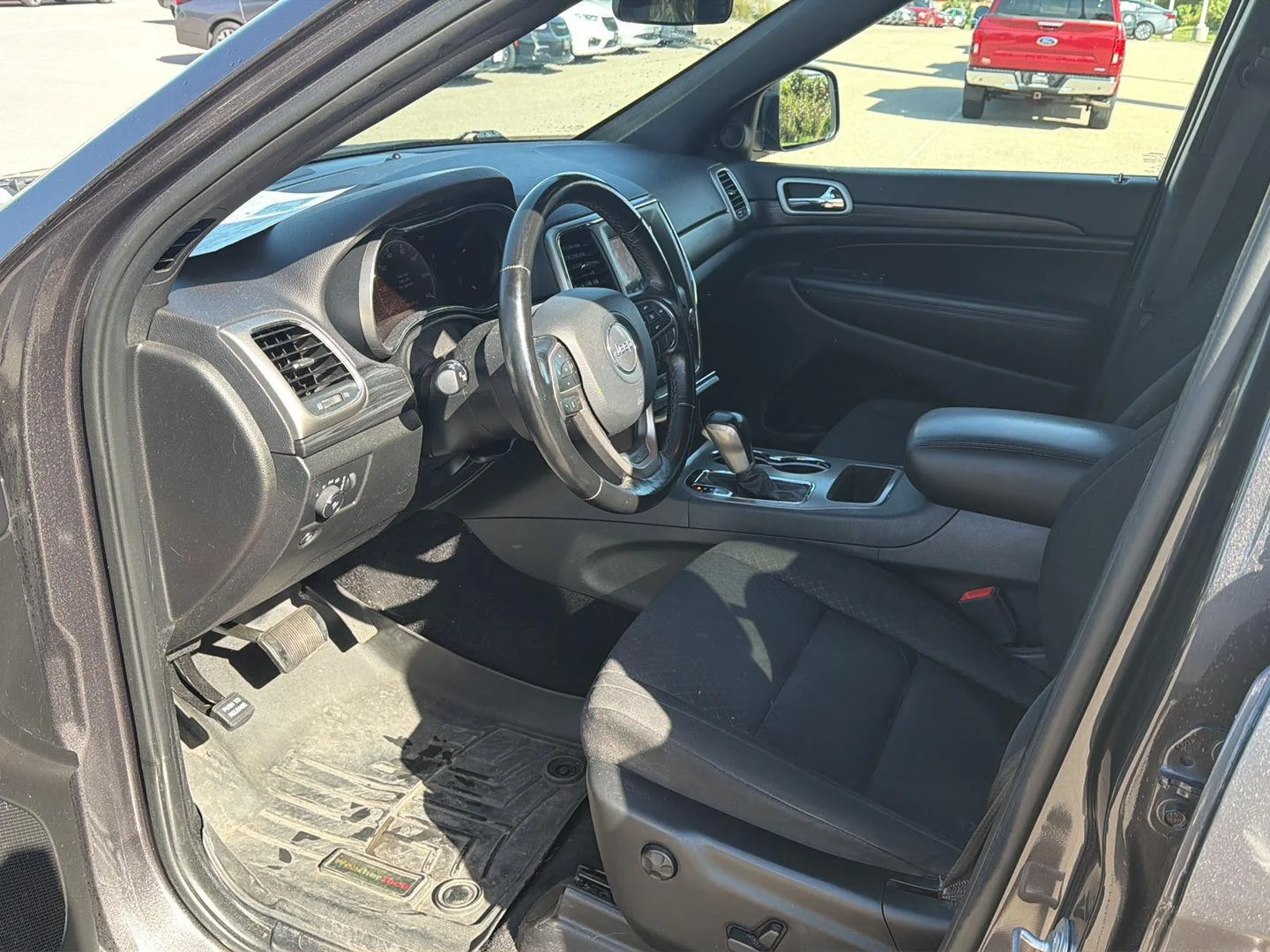 Used 2021 Granite Crystal Metallic Clearcoat Jeep Laredo E image 8