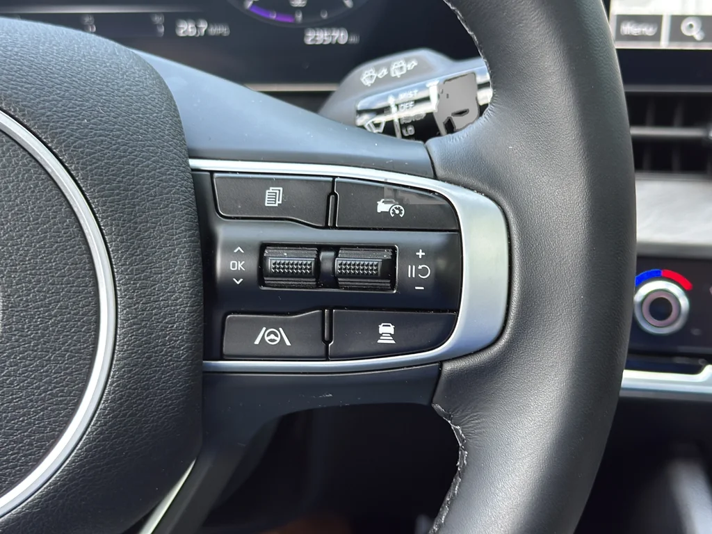 Used 2024 White Kia X-Pro image 21