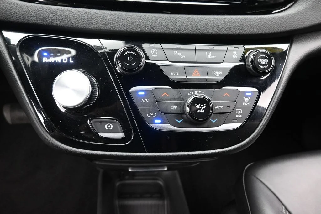 Used 2025 Black Chrysler Select image 19