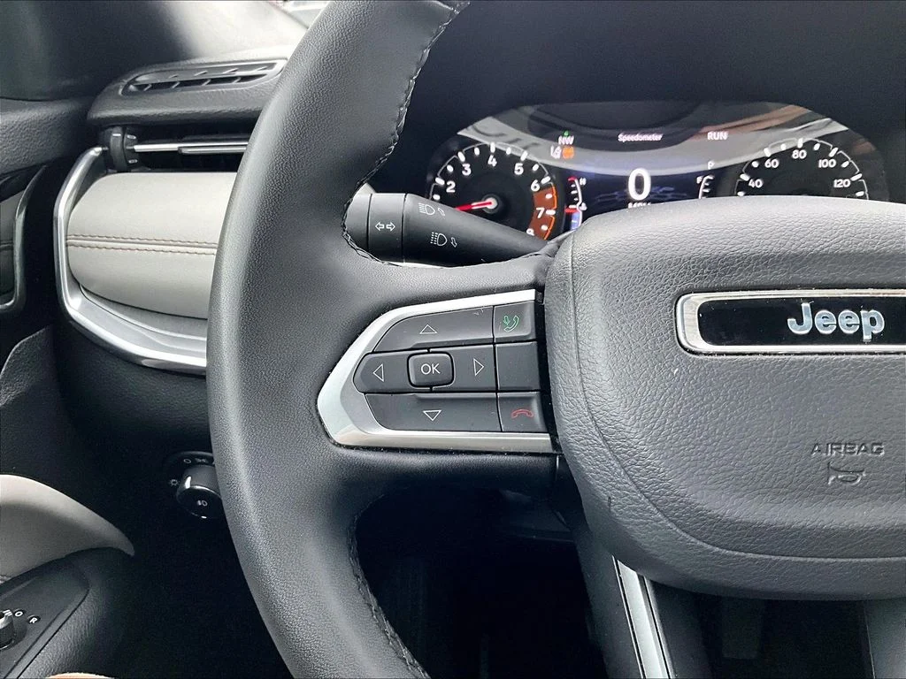 Used 2024 Silver Jeep Limited image 18