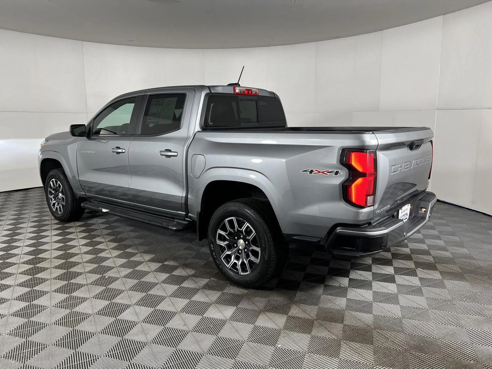 Used 2023 STERLING GRAY METALLIC Chevrolet 4WD LT image 4