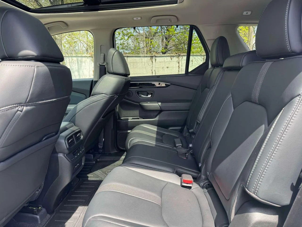 Used 2025 Platinum White Pearl Honda Touring image 14