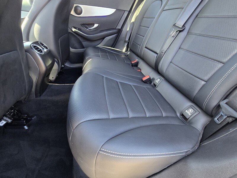 Used 2020  Mercedes-Benz GLC 300 image 12