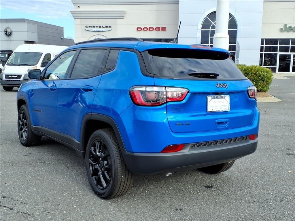 New 2026 Hydro Blue Pearlcoat Jeep Latitude Altitude image 16