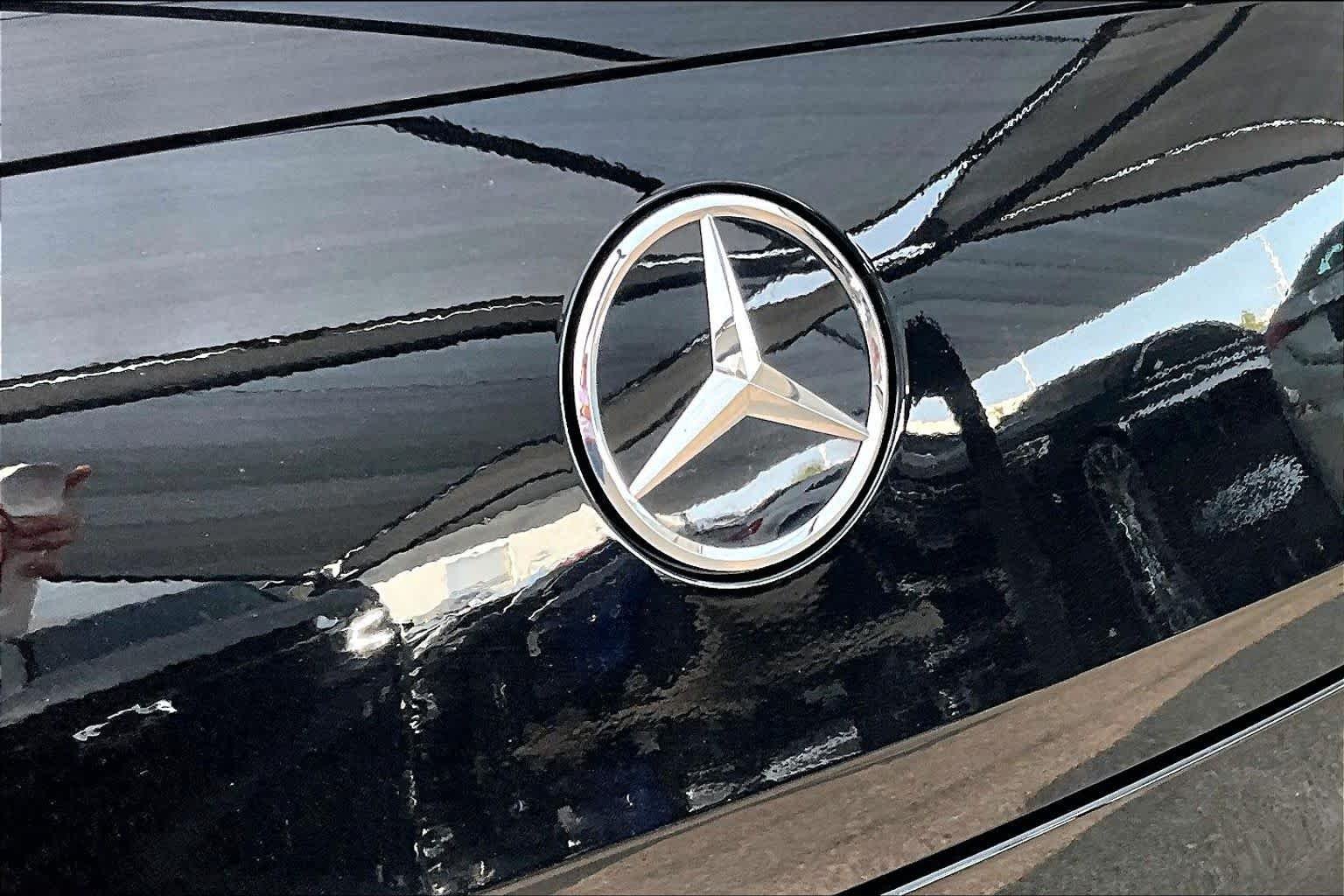 Used 2025 Black Mercedes-Benz GLC 300 image 31