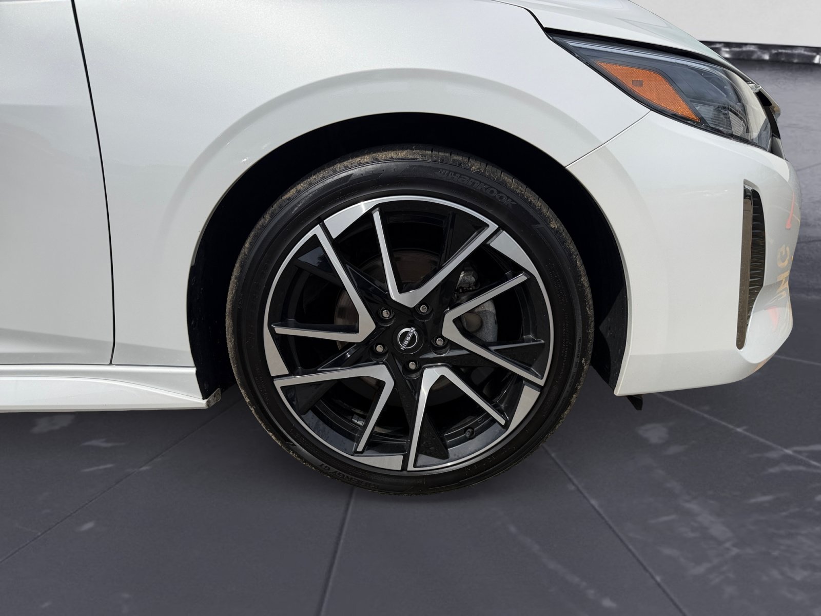 Used 2024 Aspen White Tricoat/Super Black Nissan SR image 42