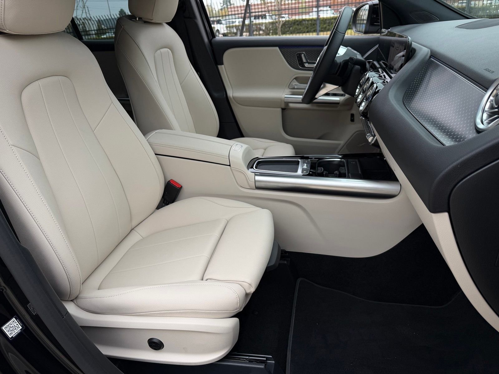 Certified Used 2025 Black Mercedes-Benz GLA 250 image 17
